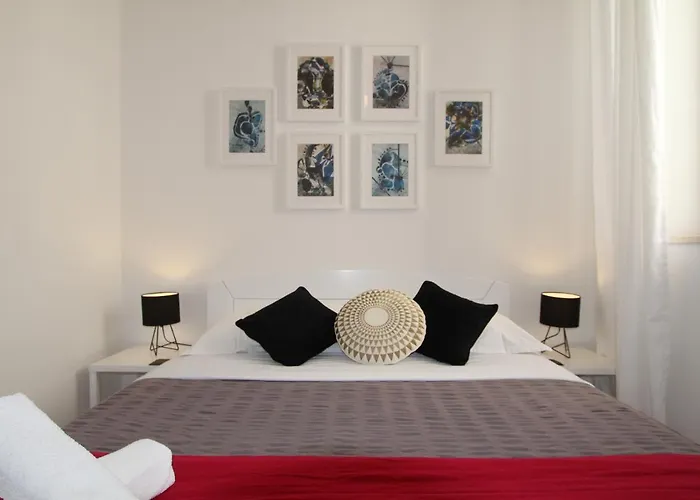 Palace De Lupis-Guest House