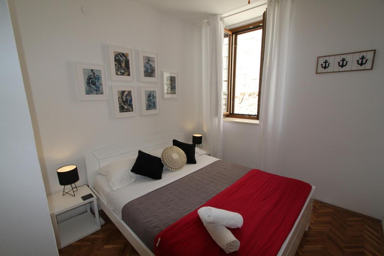 Palace De Lupis-guest House